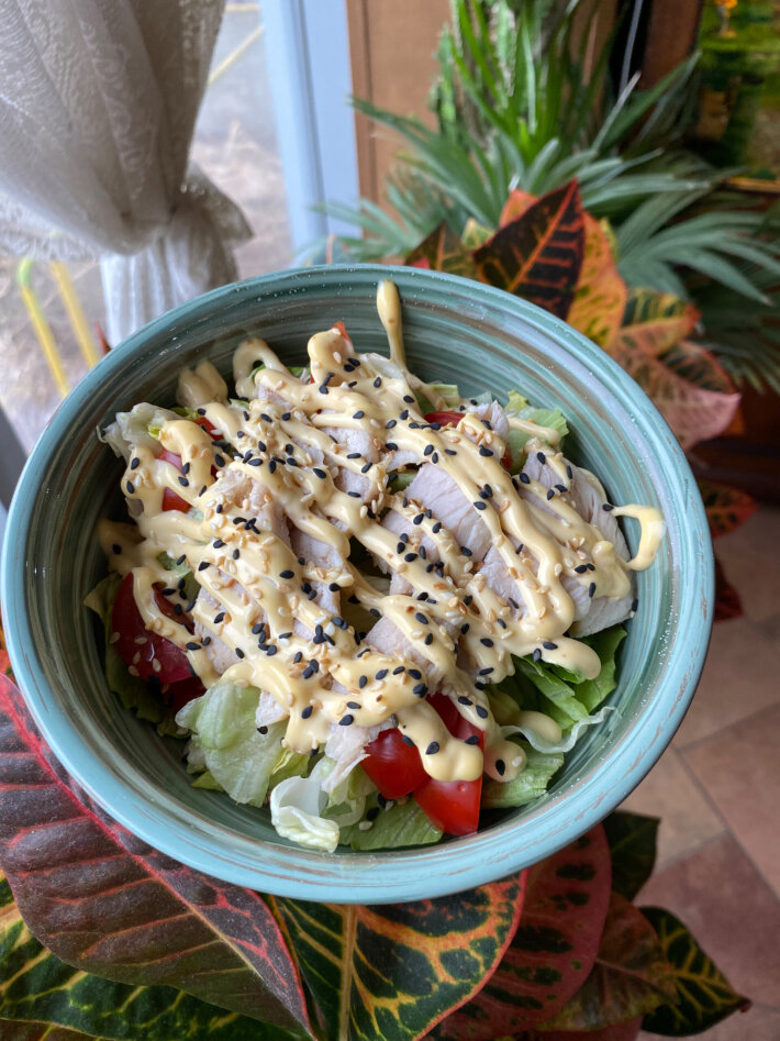 Салат с орехово-кунжутным соусом