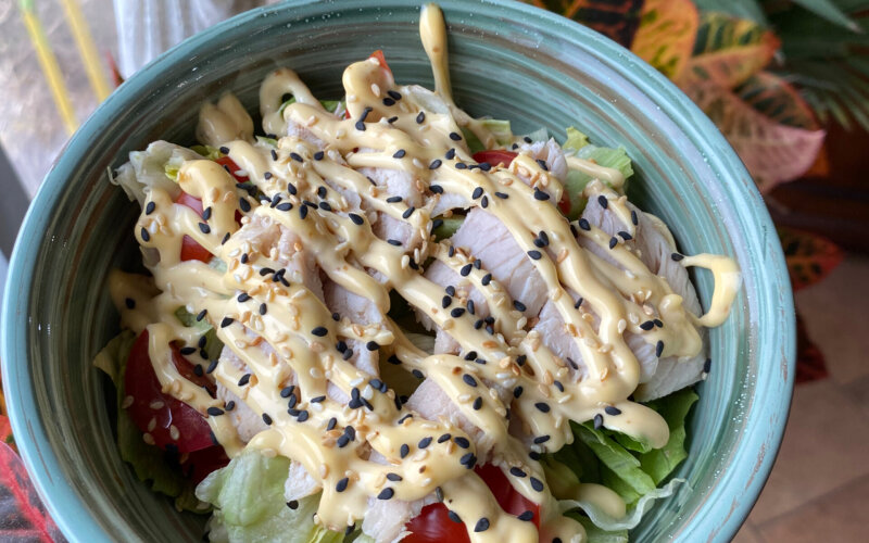 Салат с орехово-кунжутным соусом