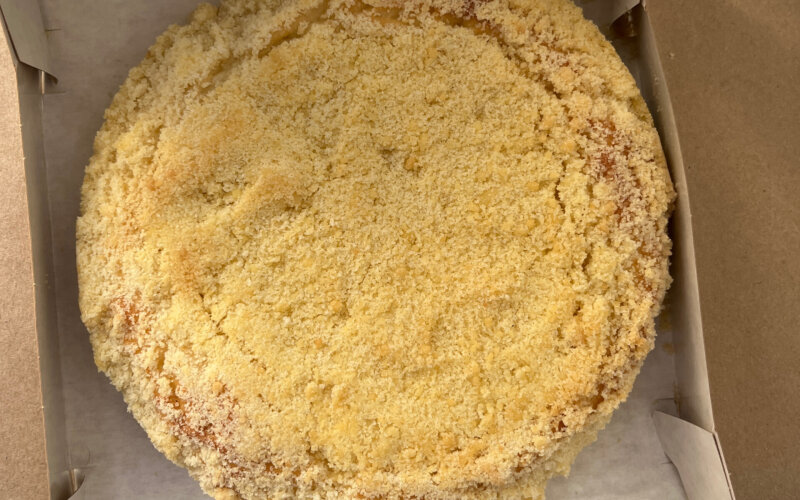 Пирог яблоко-смородина