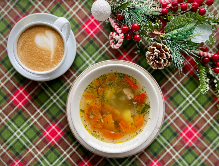 Густой суп с говядиной и овощами