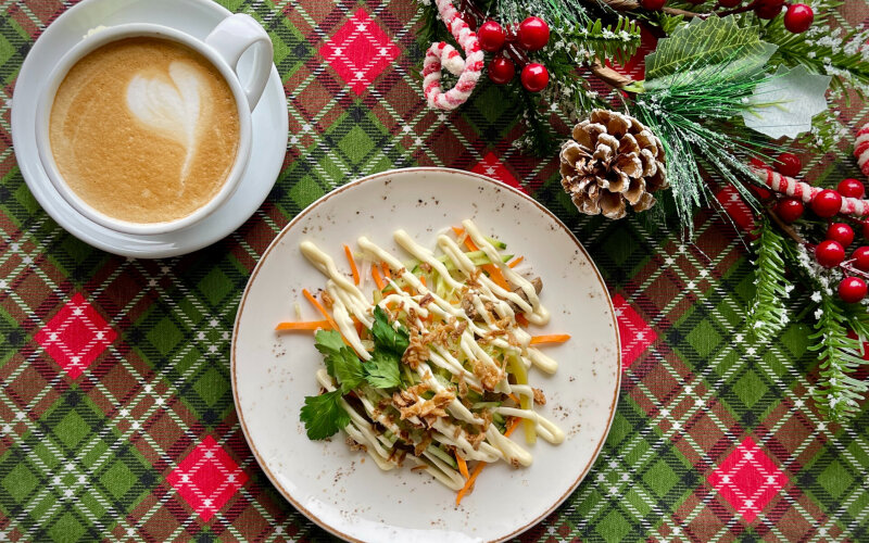 Салат с говядиной и дайконом