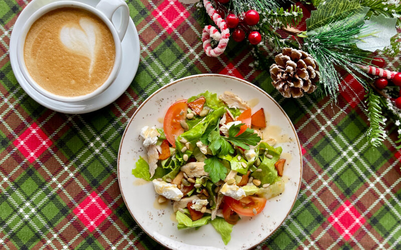 Салат с курицей и соусом Юдзу