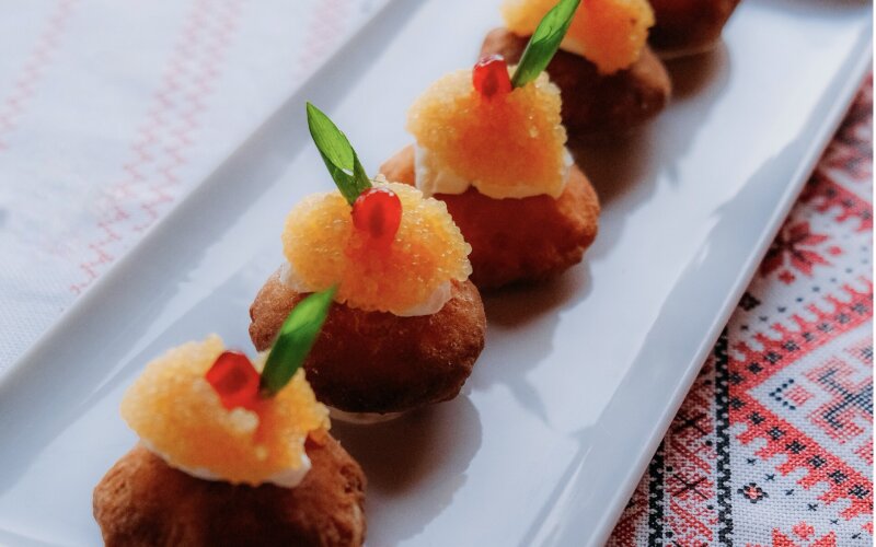 Пончики с щучьей икрой