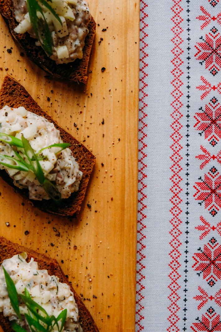 Тартинки с сельдью