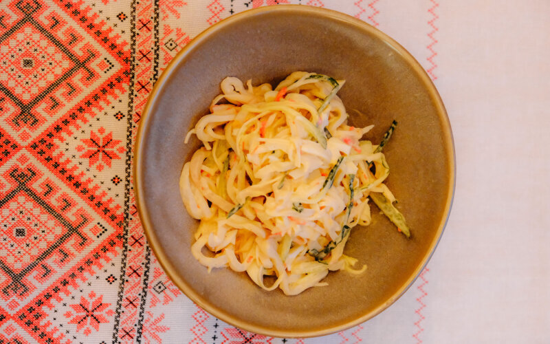 Салат с кальмаром