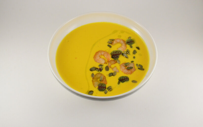Суп крем из тыквы с креветкой и пармезаном