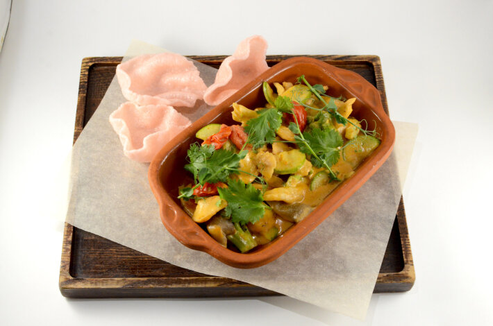 Щечки судака в соусе том ям