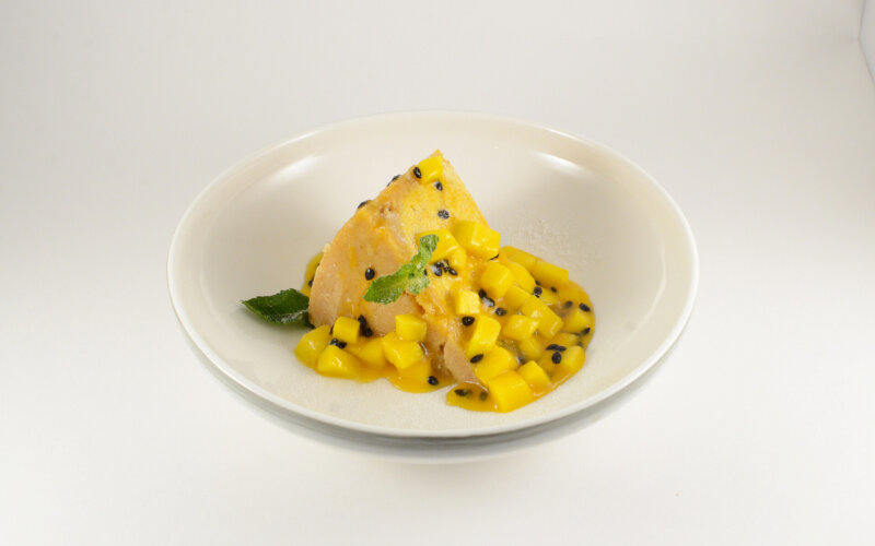 Чизкейк тыквенный с манго и соусом маракуйя