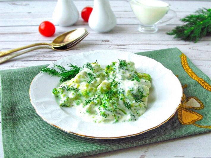 Брокколи в сливочном соусе