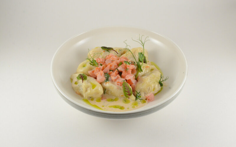 Пельмени из судака с томатной сальсой