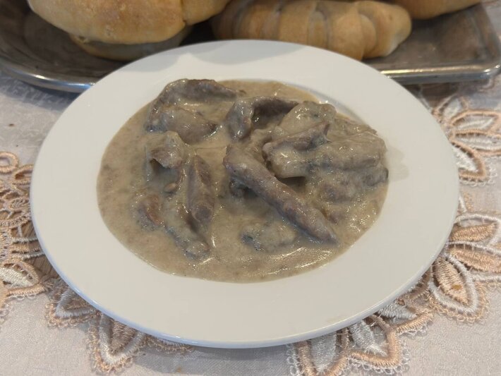 Печень по-строгановски