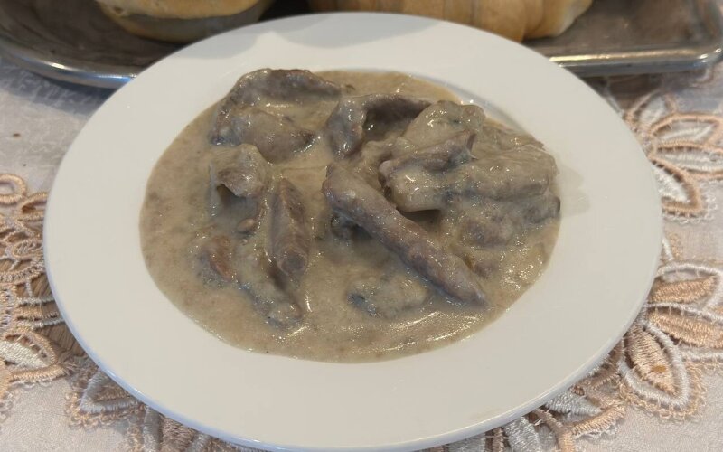 Печень по-строгановски