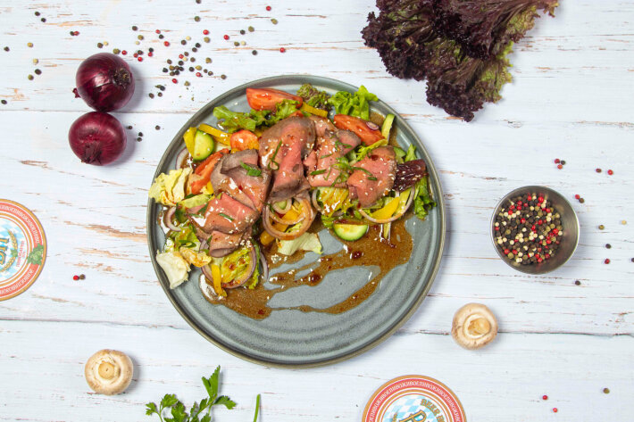 Салат с ростбифом