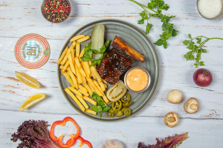 Говяжье ребро с картофельными фри