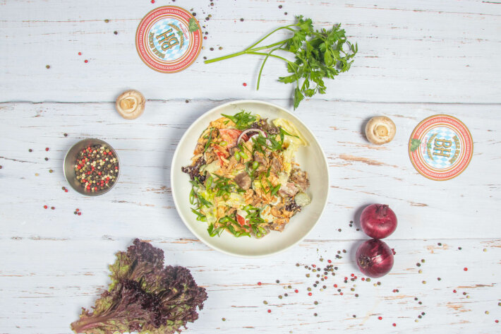 Салат с говяжьим языком