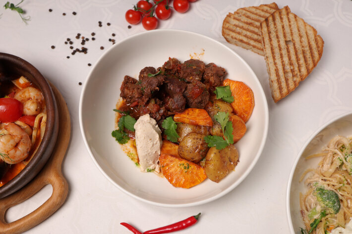 Баранина с запеченным бататом и картофелем