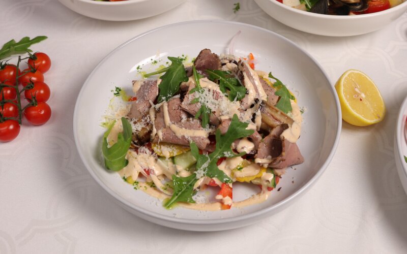 Салат с ростбифом и баклажанами