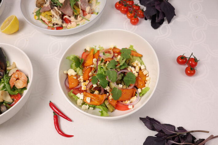 Салат с печеным бататом и домашней брынзой