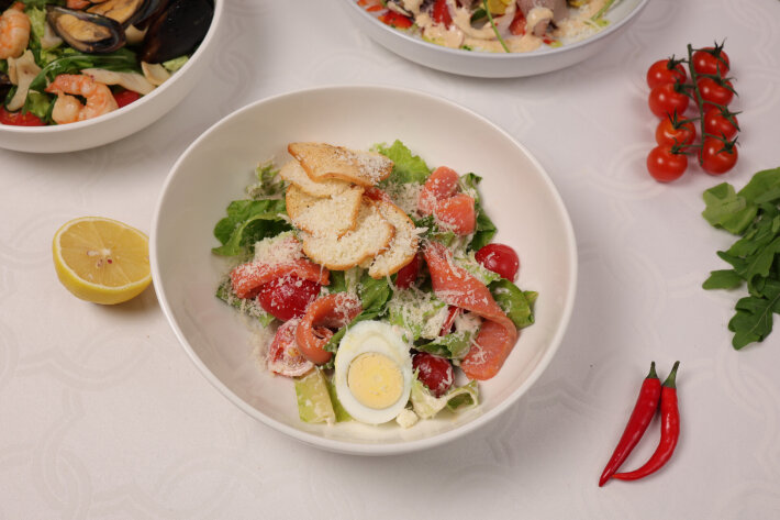 Цезарь с семгой