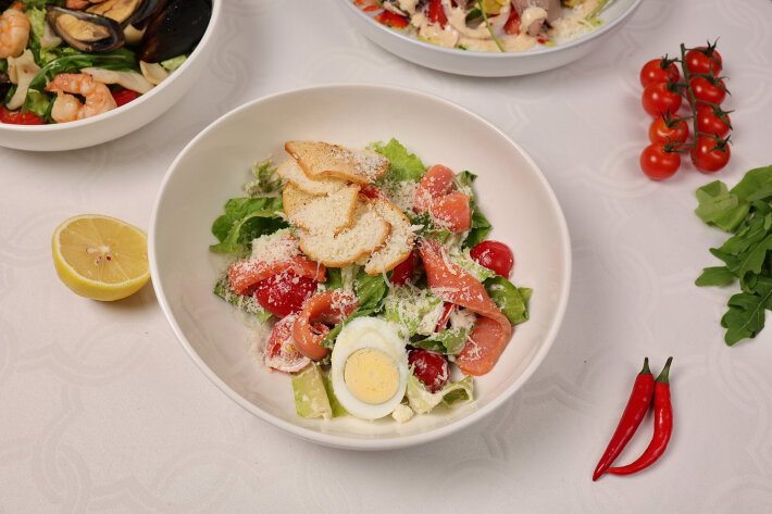 Цезарь с семгой