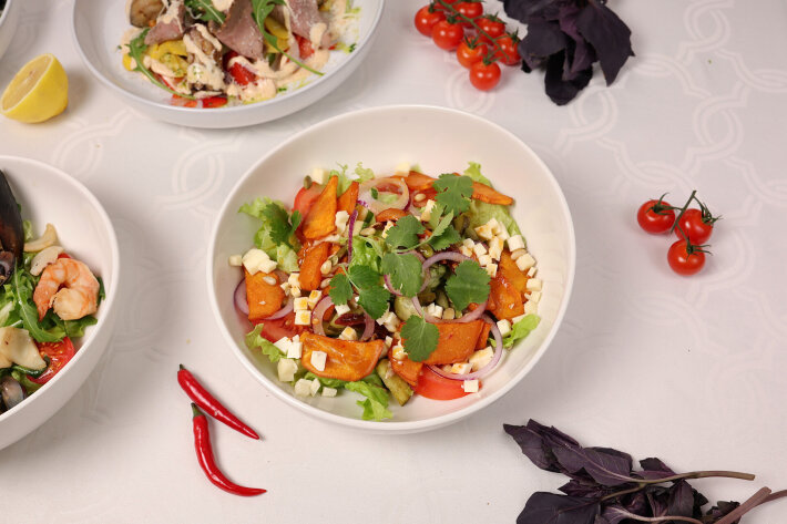 Салат с печеным бататом и домашней брынзой