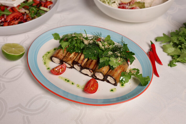 Рулетики из баклажан с ореховым соусом