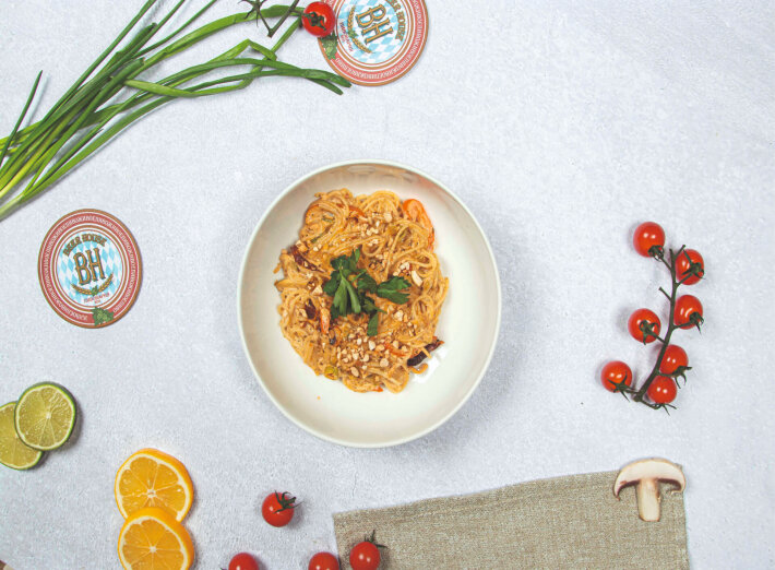 Лапша с овощами и орехом кешью