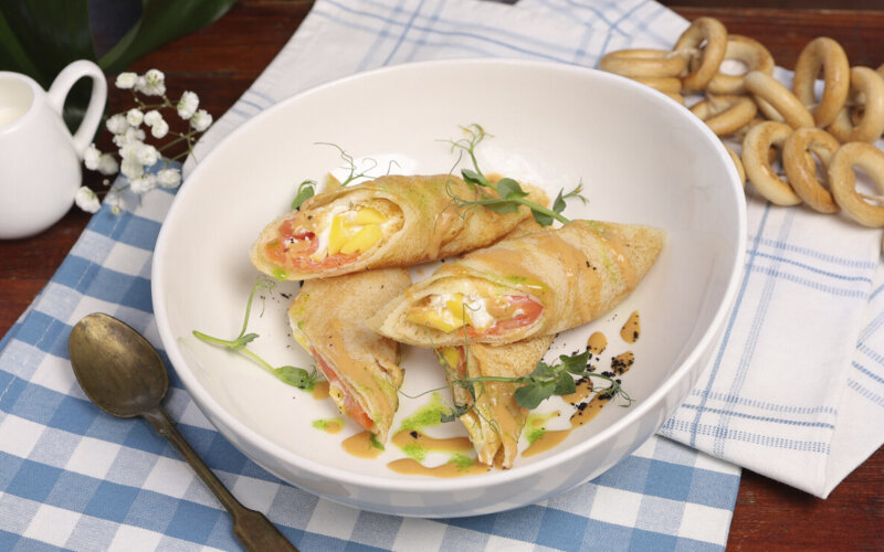 Блины с семгой и манго