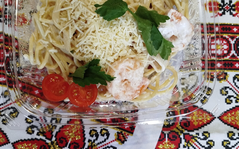 Паста с креветками и кальмаром