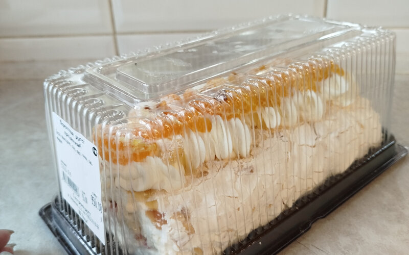 Меренговый рулет праздничный