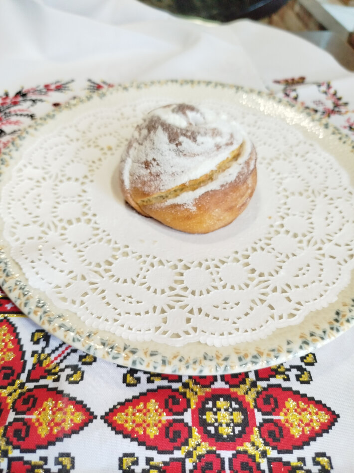 Пирожок с вишней