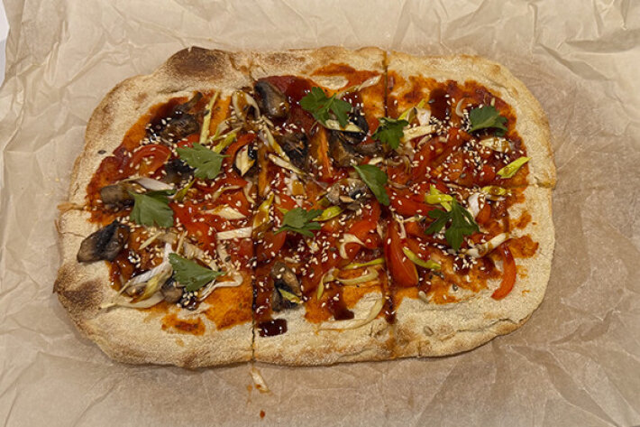 Пинза с печёными овощами