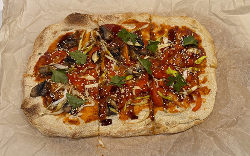 Пинза с печёными овощами