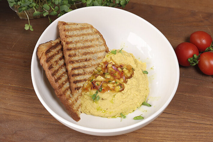 Хумус с манговым соусом