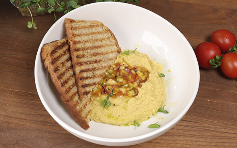 Хумус с манговым соусом