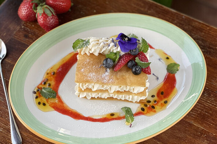 Мильфей с ягодами