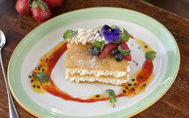 Мильфей с ягодами