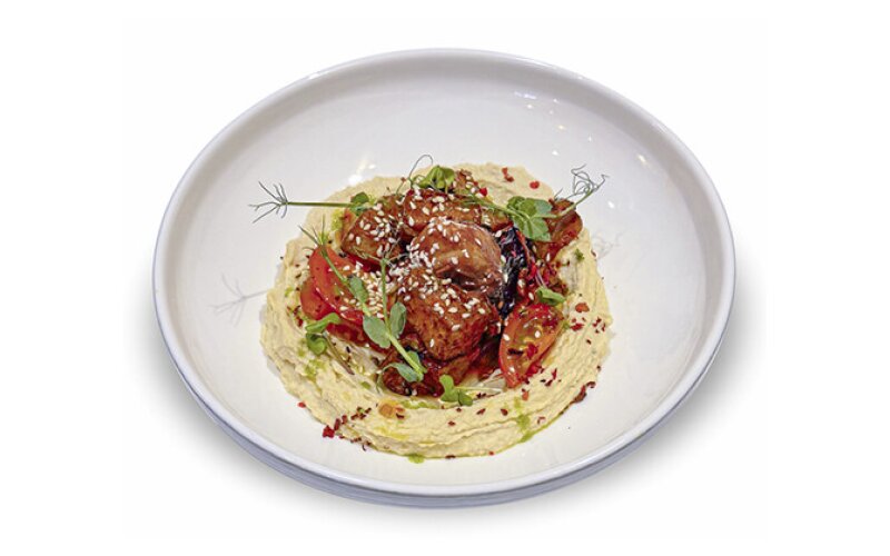 Традиционный хумус хрустящими  баклажанами