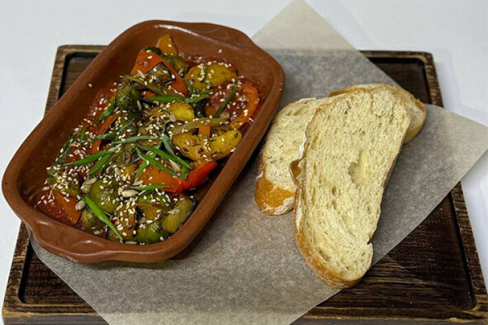 Ароматные овощи в кеци