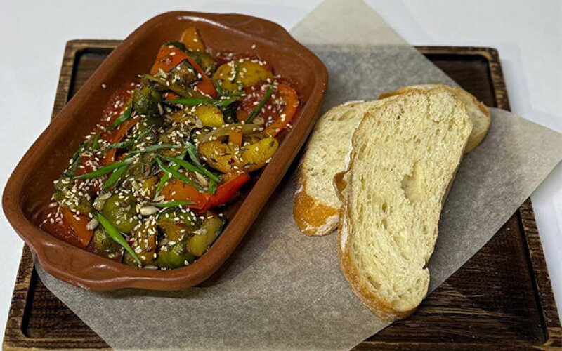 Ароматные овощи в кеци