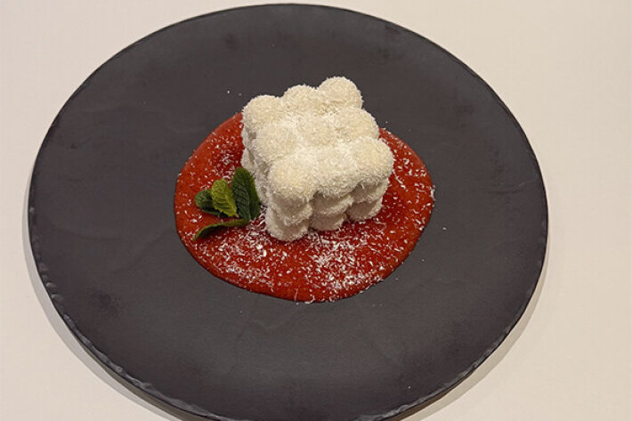 Кокосовая симфония с клубничным финалом