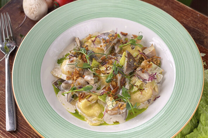 Равиоли с картофелем, вялеными томатами и грибами