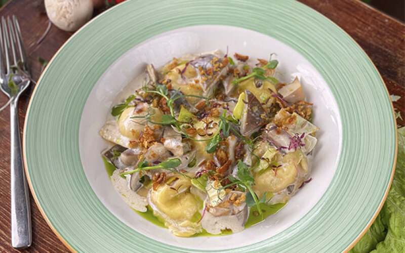 Равиоли с картофелем, вялеными томатами и грибами