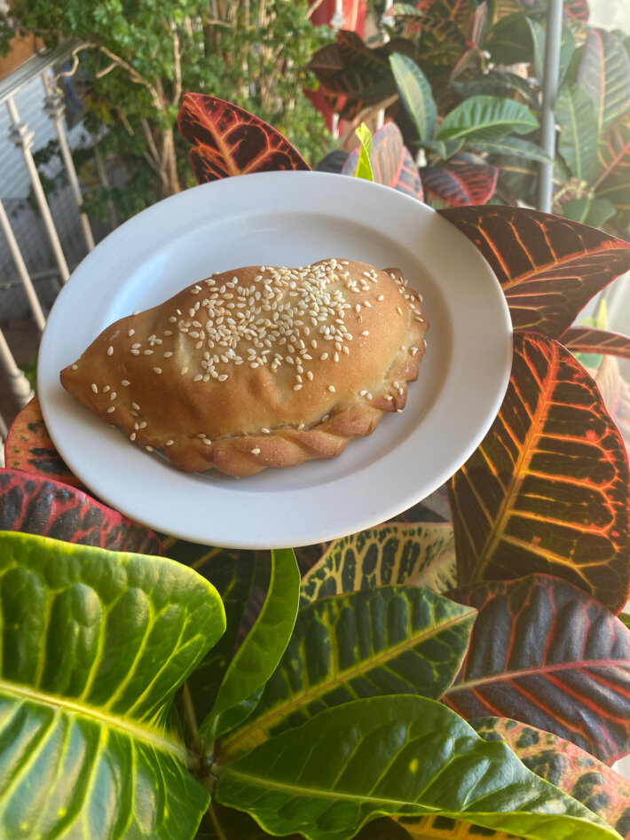 Пирожок с капустой