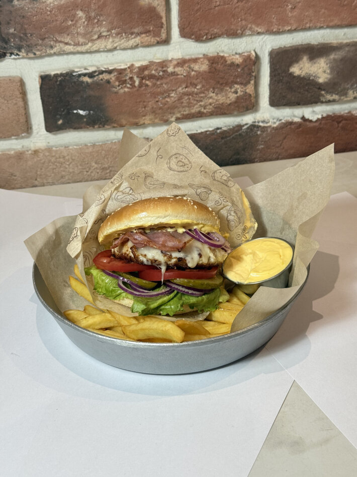 Чикен бургер Экономия 165р.