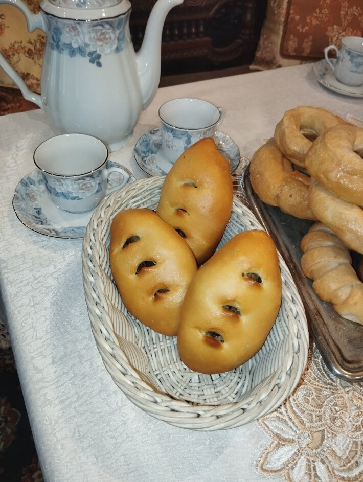 Пирожок постный с грибами и капустой