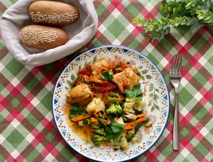 Куриная грудка с овощным гарниром