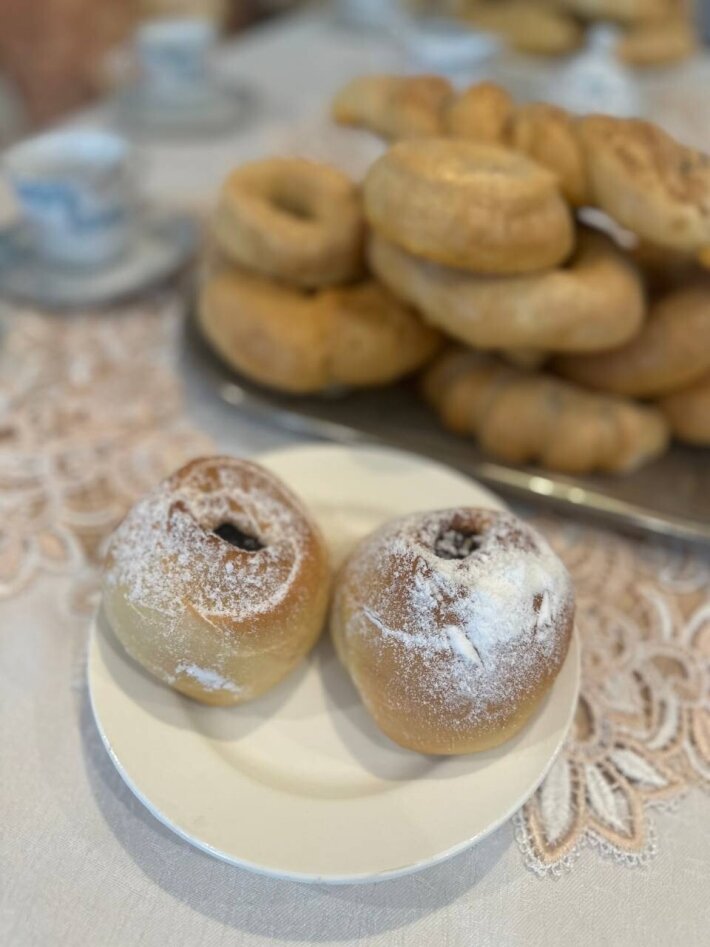 Пирожок с вишней