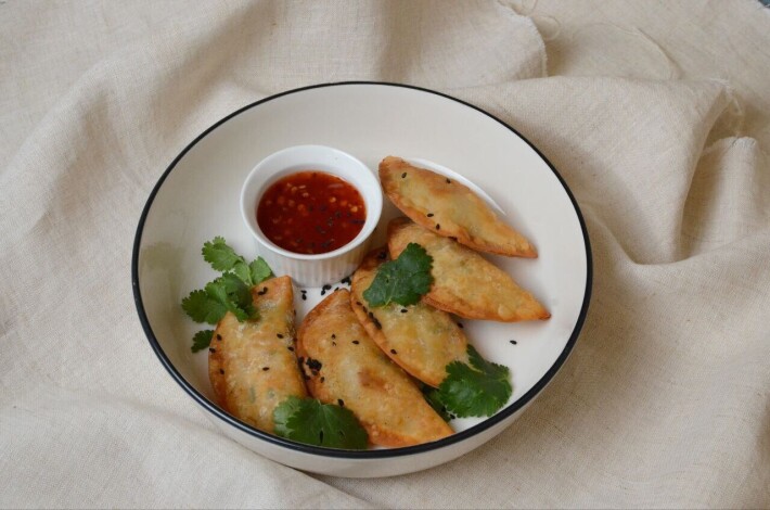 Хрустящие вонтоны с курицей и креветками