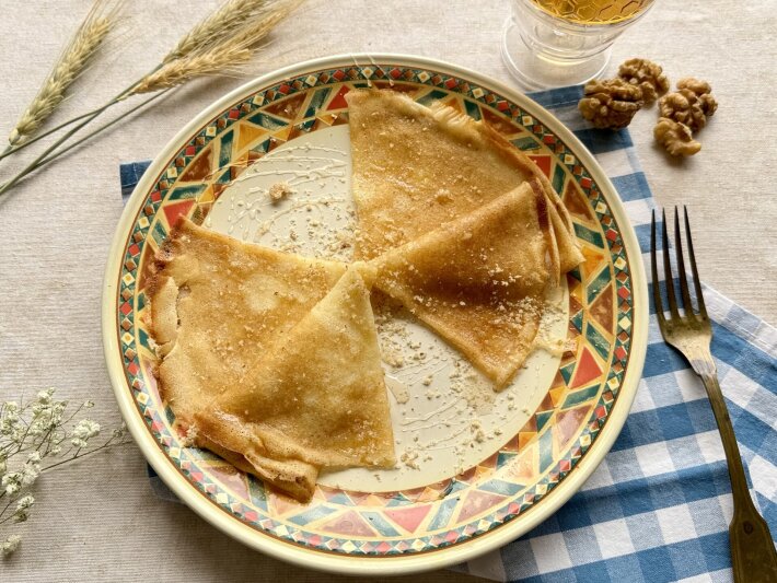 Блины с медом и орехом